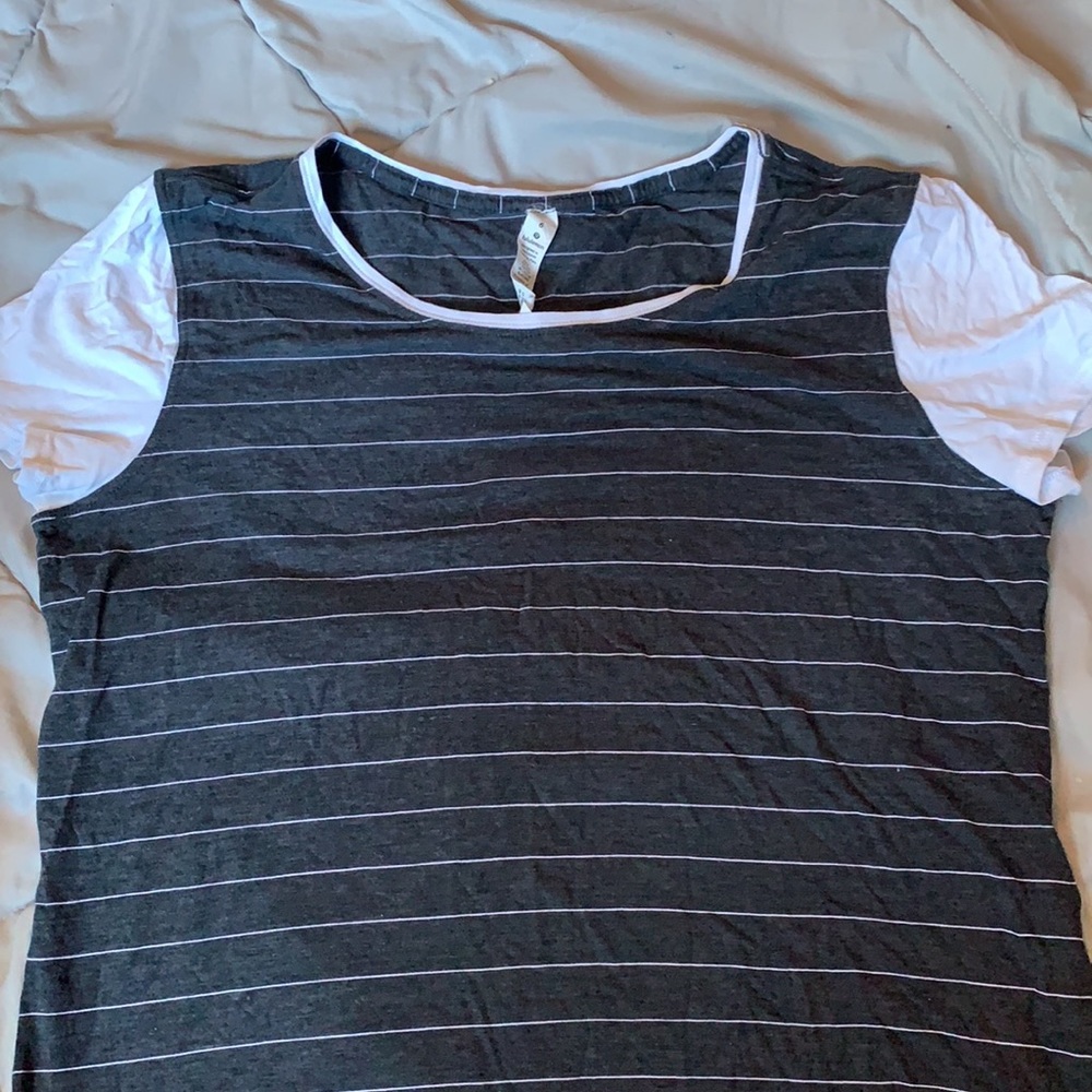 Lululemon tshirt - Picture 2 of 6